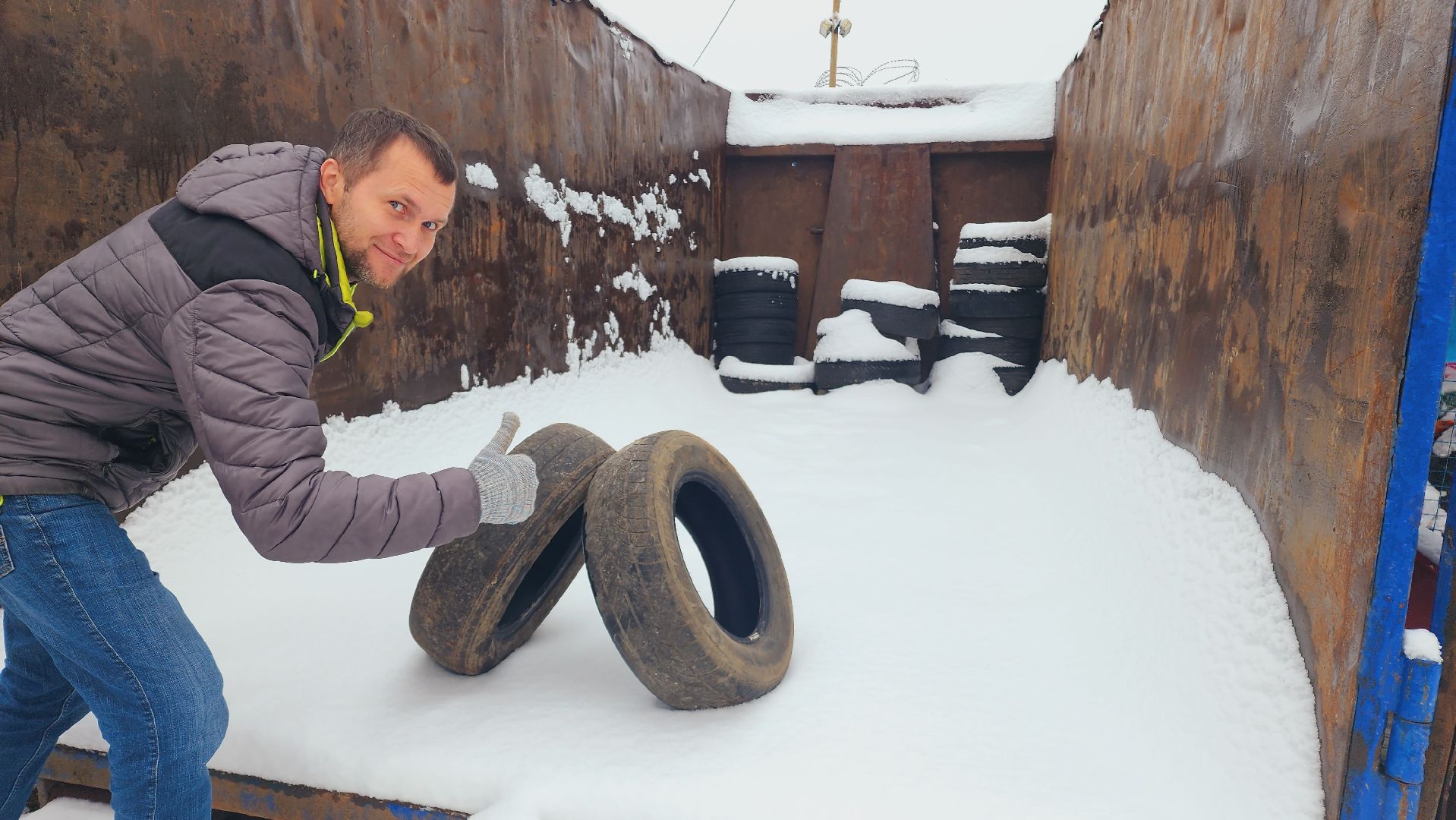 мегабак, экология, экоакция, экоинициатива, домодедово, подмосковье, вторсырье, переработка, отработанные шины, колеса, утилизация шин,