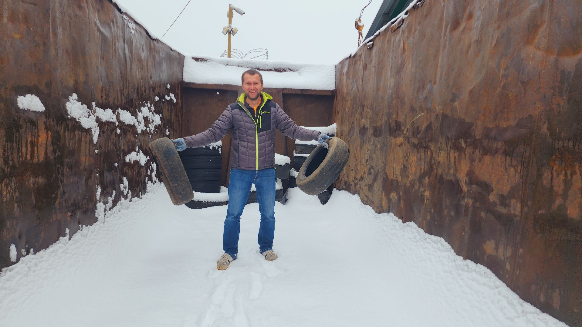 мегабак, экология, экоакция, экоинициатива, домодедово, подмосковье, вторсырье, переработка, отработанные шины, колеса, утилизация шин,