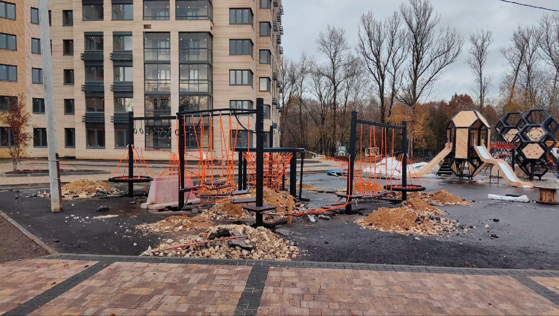 благоуйстройство, сквер, детская игровая площадка, газон,