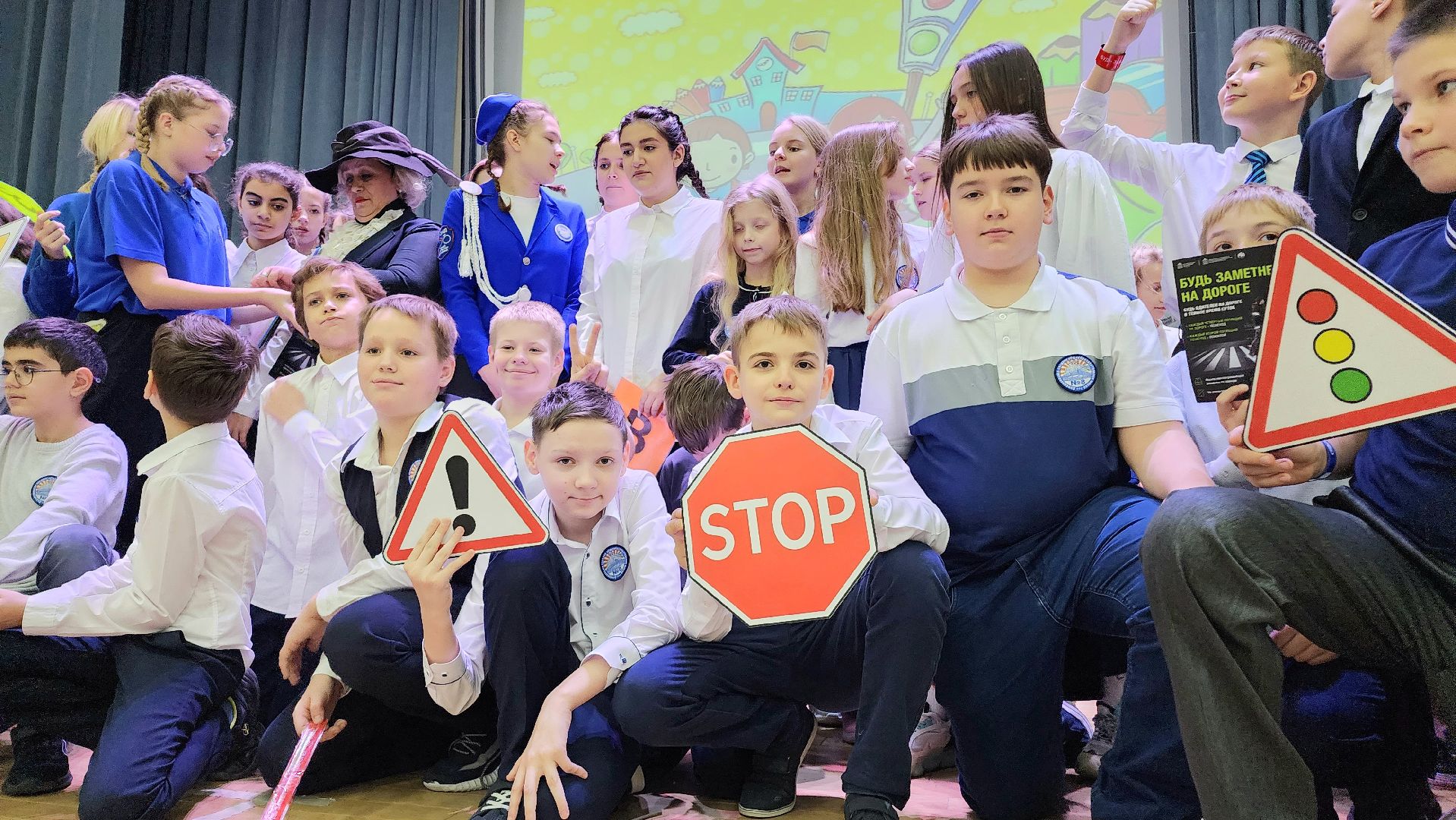домодедово, отряд ЮИД, юные инспекторы, СОШ 8, пропаганда бдд, светоотражающие элементы, световозвращатели, ПДД, дорожное движение, фликеры, флешмоб, ОГИБДД,