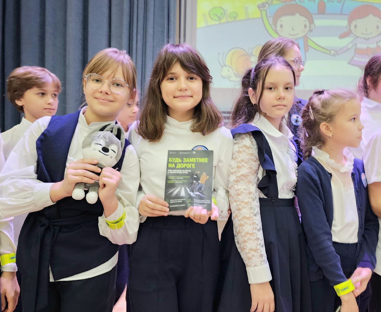 домодедово, отряд ЮИД, юные инспекторы, СОШ 8, пропаганда бдд, светоотражающие элементы, световозвращатели, ПДД, дорожное движение, фликеры, флешмоб, ОГИБДД,