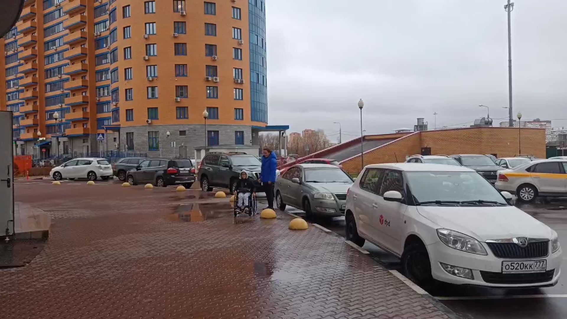 Реутов, добрый вещи, благотворительность, проект, коляска инвалиду,