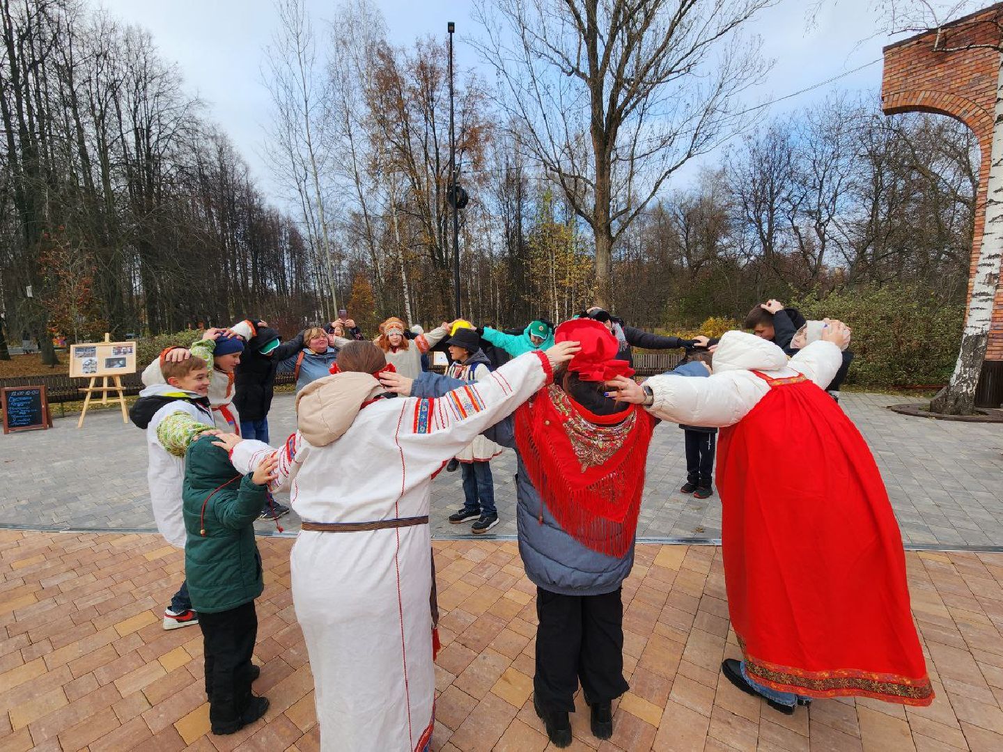 день народного единства, мытищи, парк мира, центральный парк Мытищи, шаман,