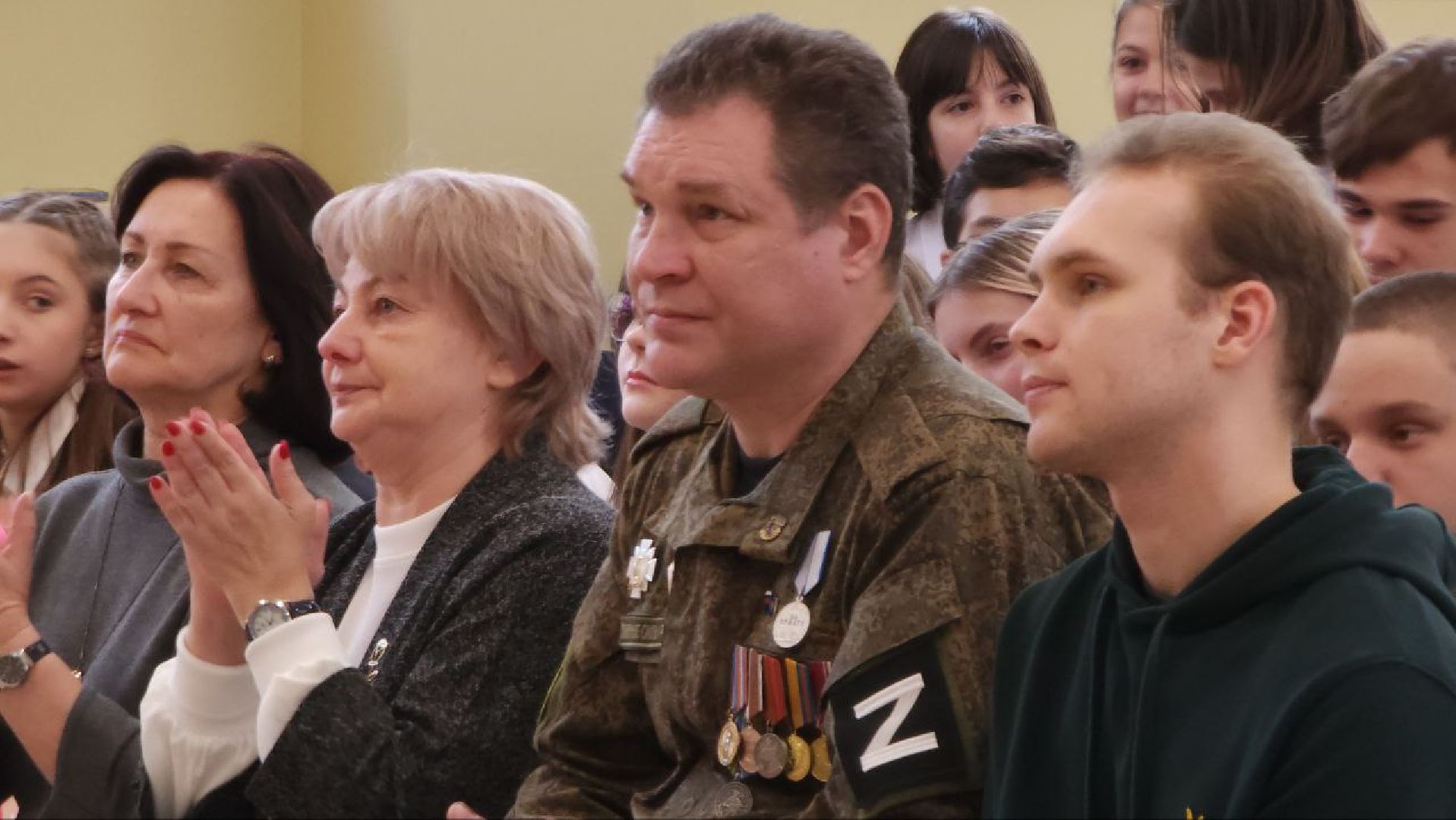 парта героя, школа, участник СВО, Лосино-Петровский, день народного единства,