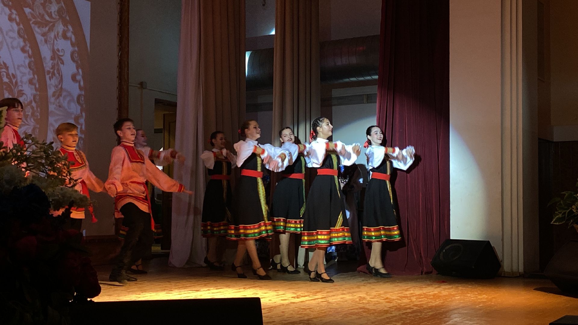 волоколамск, культура, культура подмосковья, дети, выступление, праздник, день народного единства,