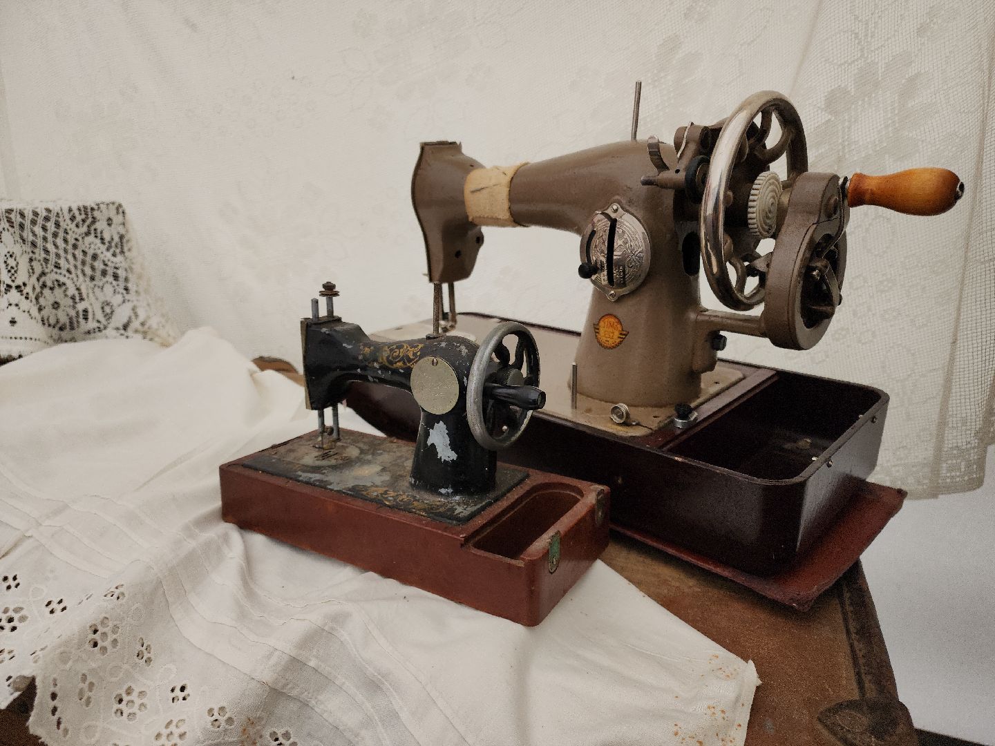 Кашира, городской парк, день народного единства, выставка, предметы быта, антиквариат, старинные вещи, прялка, патефон,