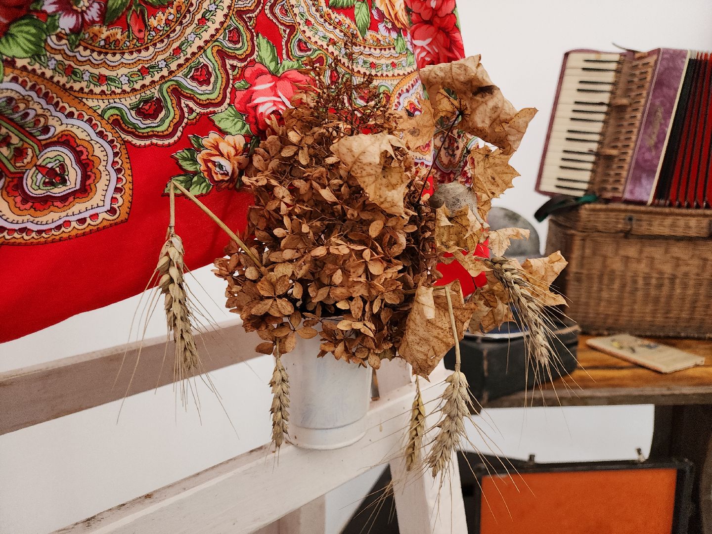 Кашира, городской парк, день народного единства, выставка, предметы быта, антиквариат, старинные вещи, прялка, патефон,