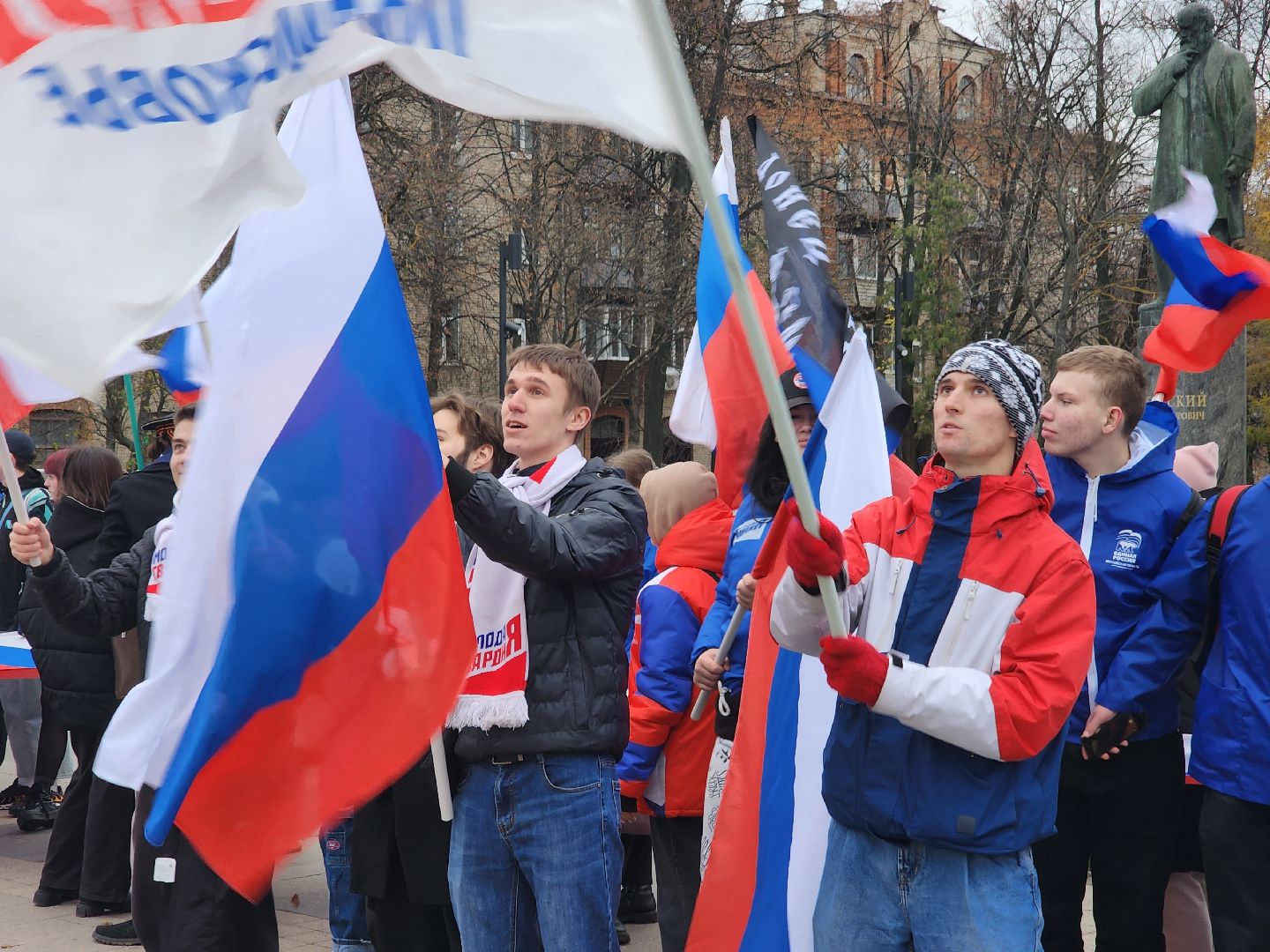 Молодая гвардия, МГЕР, Балакшин, Единство народа, акция,