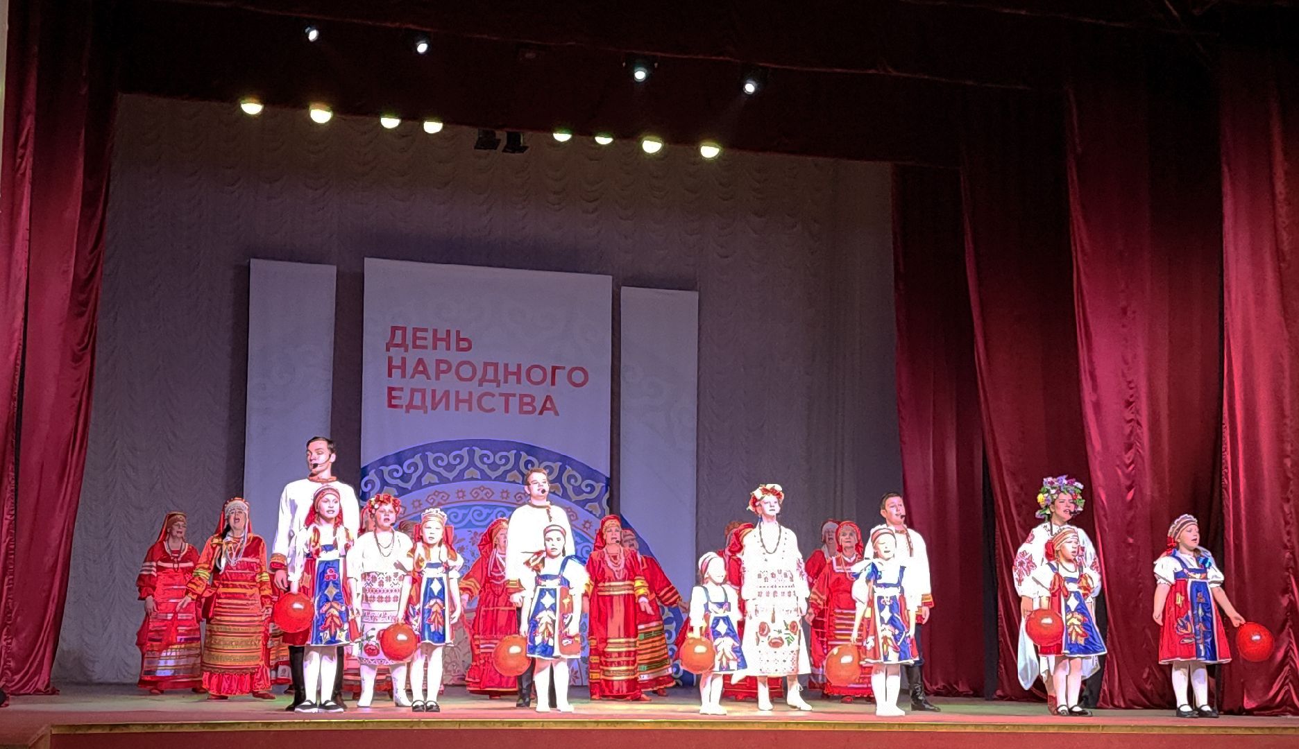 электросталь, культура народов мира, праздник единства, русский мир, выставка, триколор, волонтер, волонтеры подмосковья, волонтерское движение,