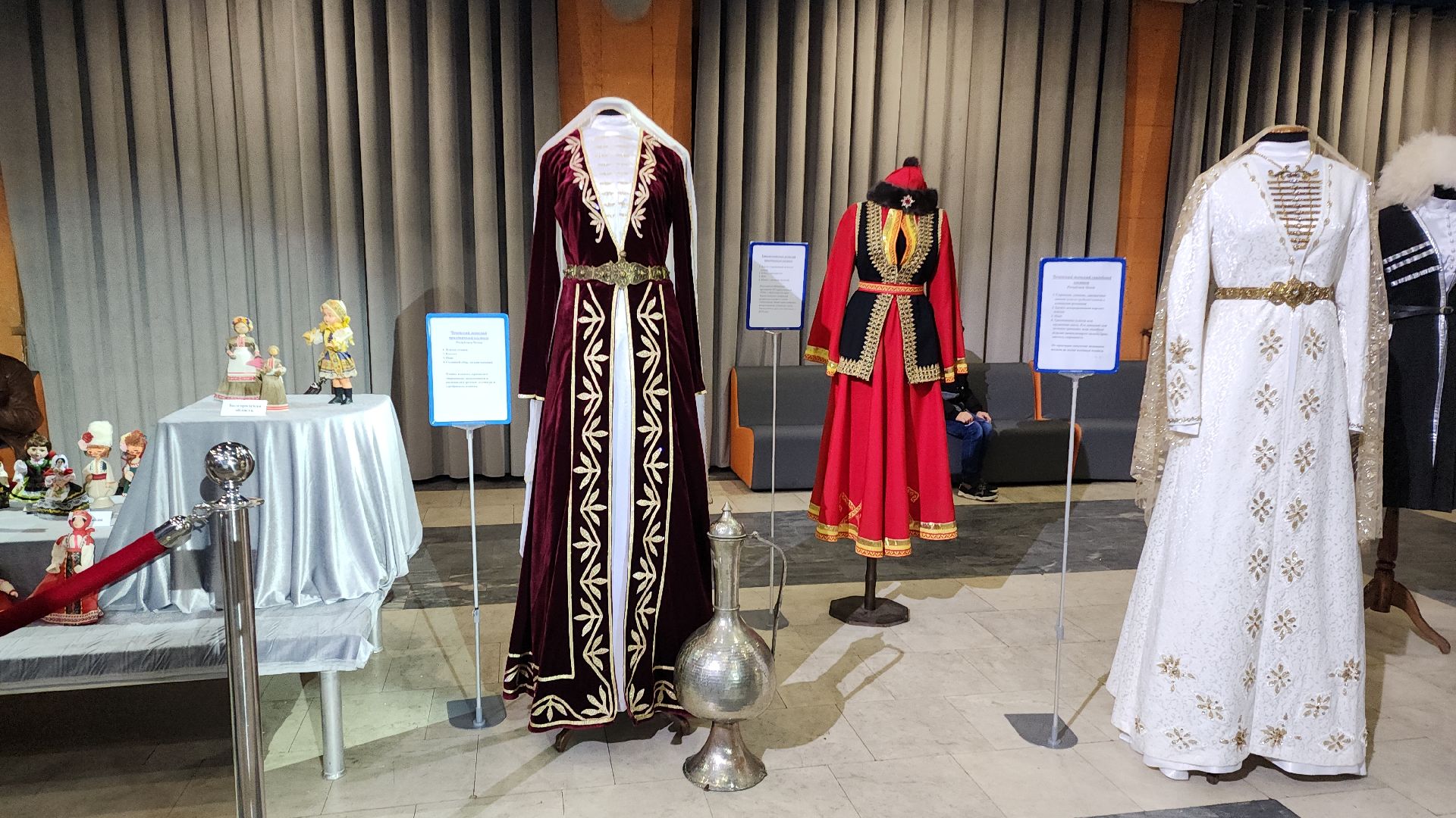 электросталь, культура народов мира, праздник единства, русский мир, выставка, триколор, волонтер, волонтеры подмосковья, волонтерское движение,