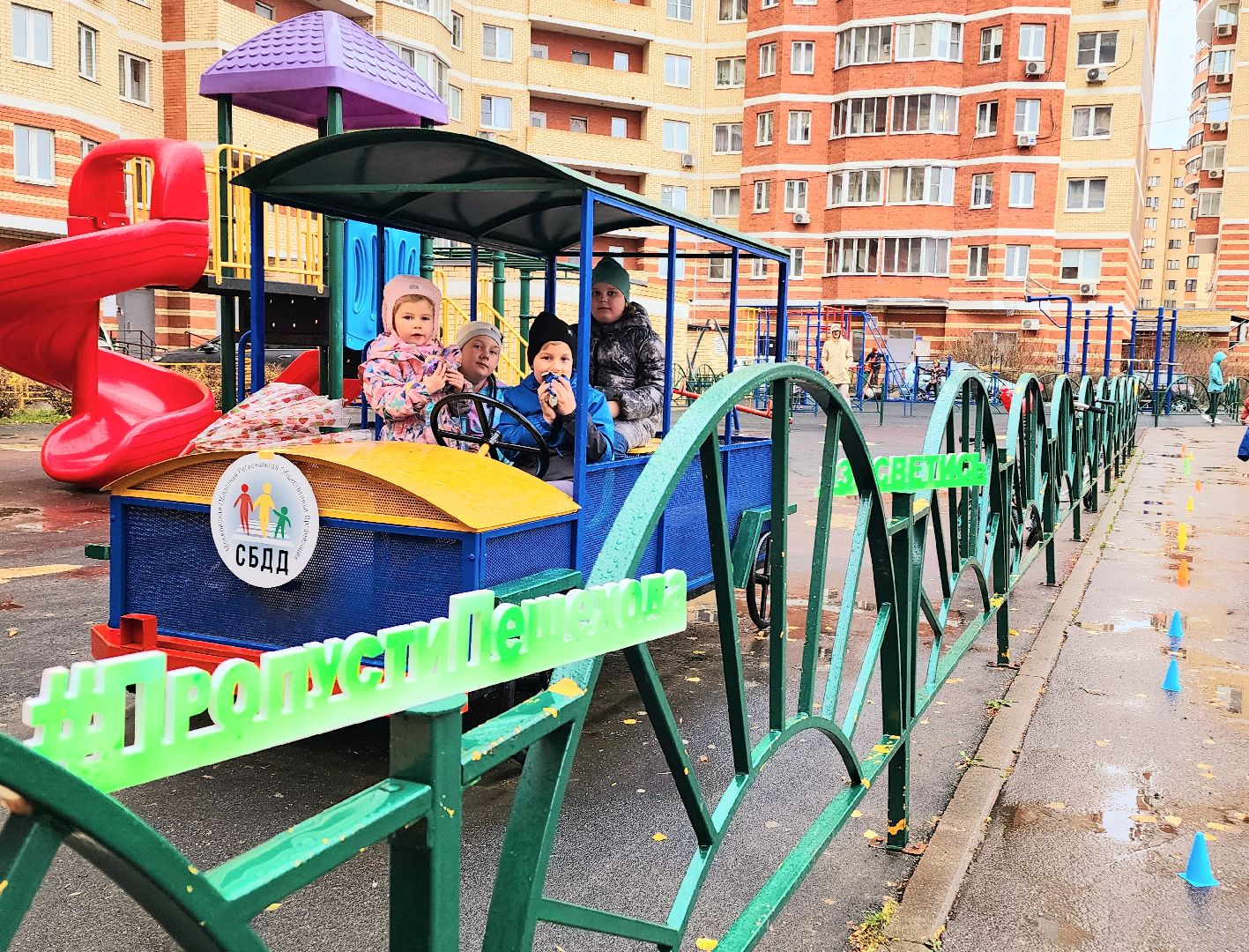 домодедово, подмосковье, ПДД, Госавтоинспекция, Засветись, социальный раунд, безопасный двор, Союз БДД, Жители Домодедова, дорожное движение, светоотражающие элементы, фликеры, световозвращатели,