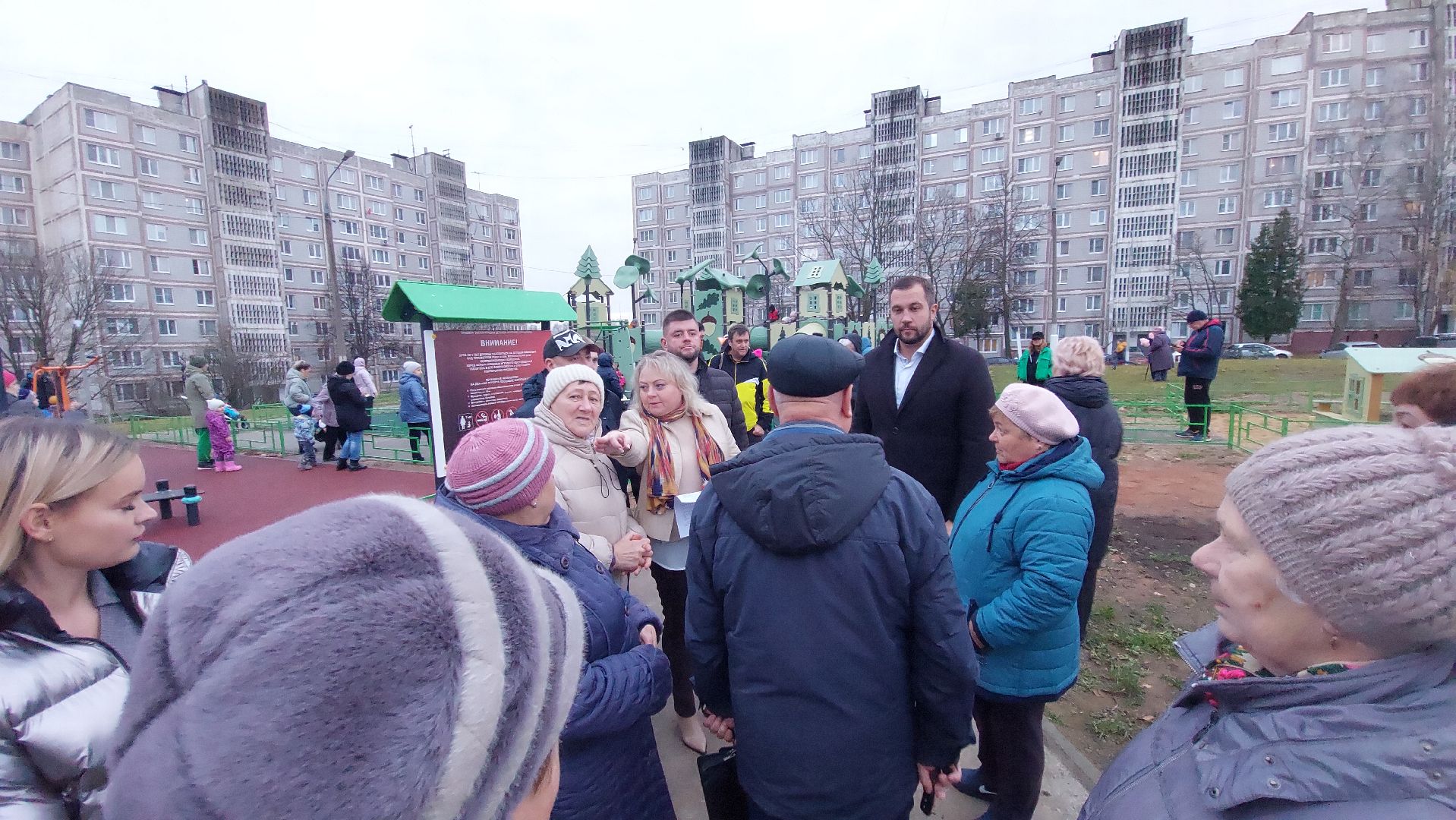 благоустройство дворов, детская площадка, глава администрации, двор асфальт, городчехов, Благоустройство,