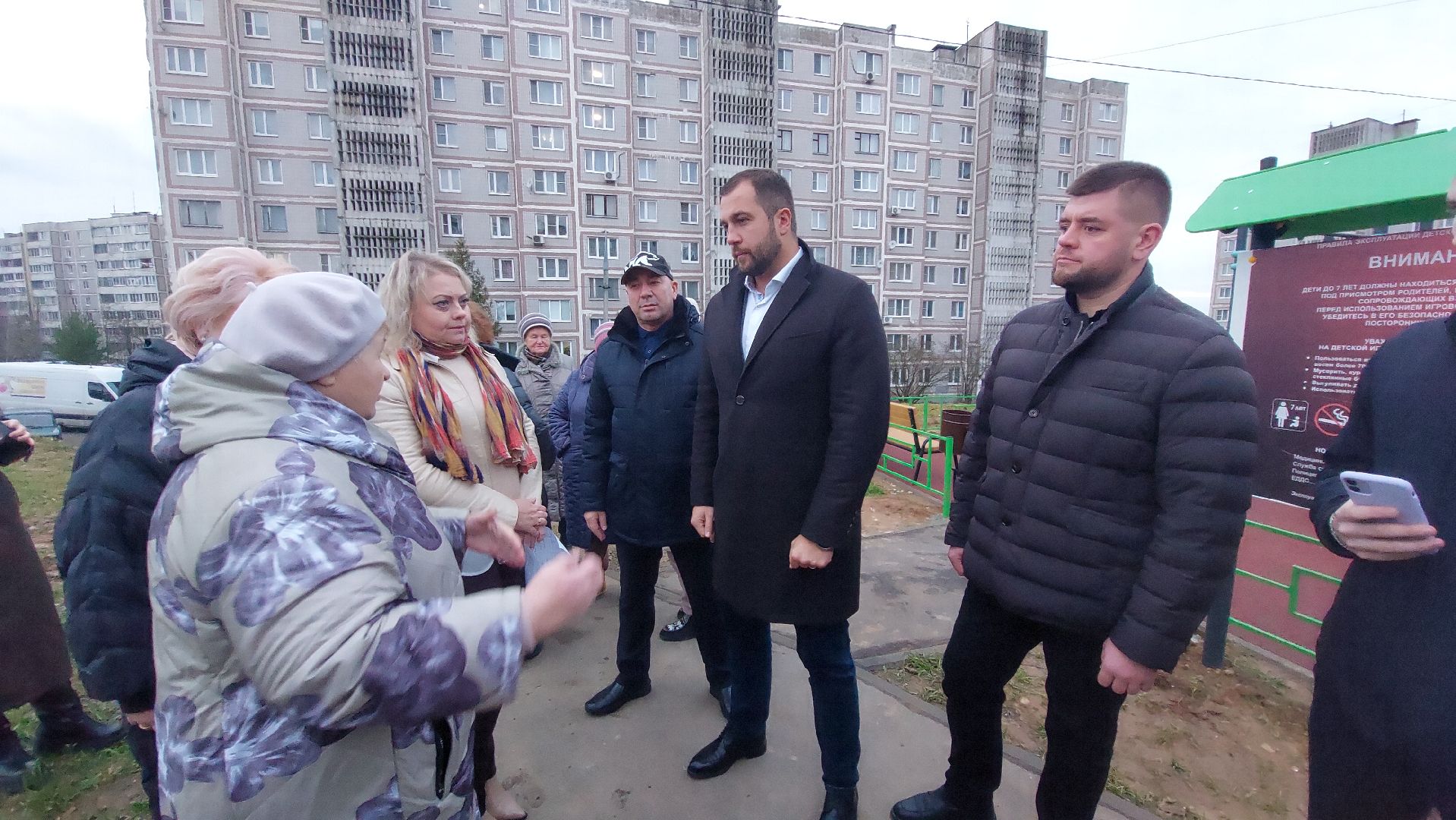 благоустройство дворов, детская площадка, глава администрации, двор асфальт, городчехов, Благоустройство,