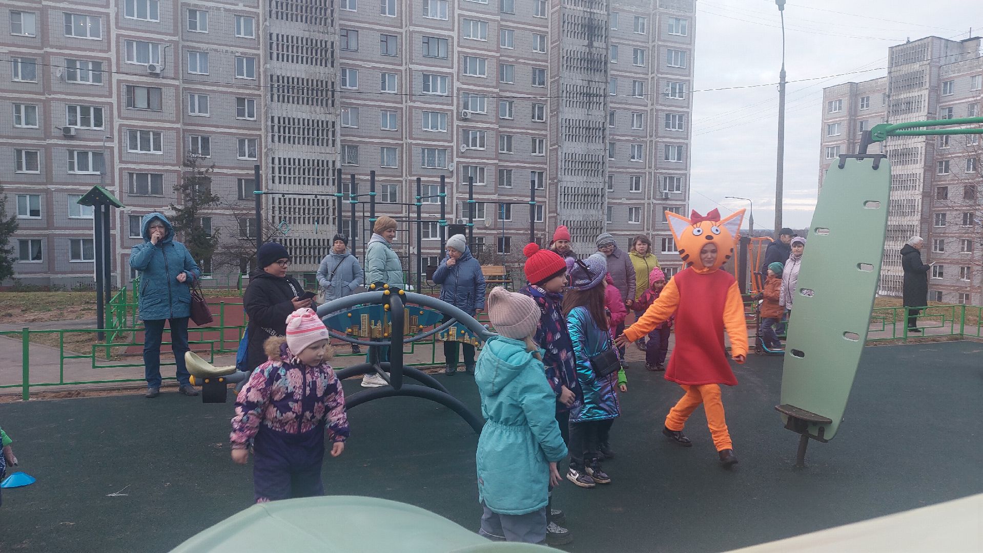 благоустройство дворов, детская площадка, глава администрации, двор асфальт, городчехов, Благоустройство,