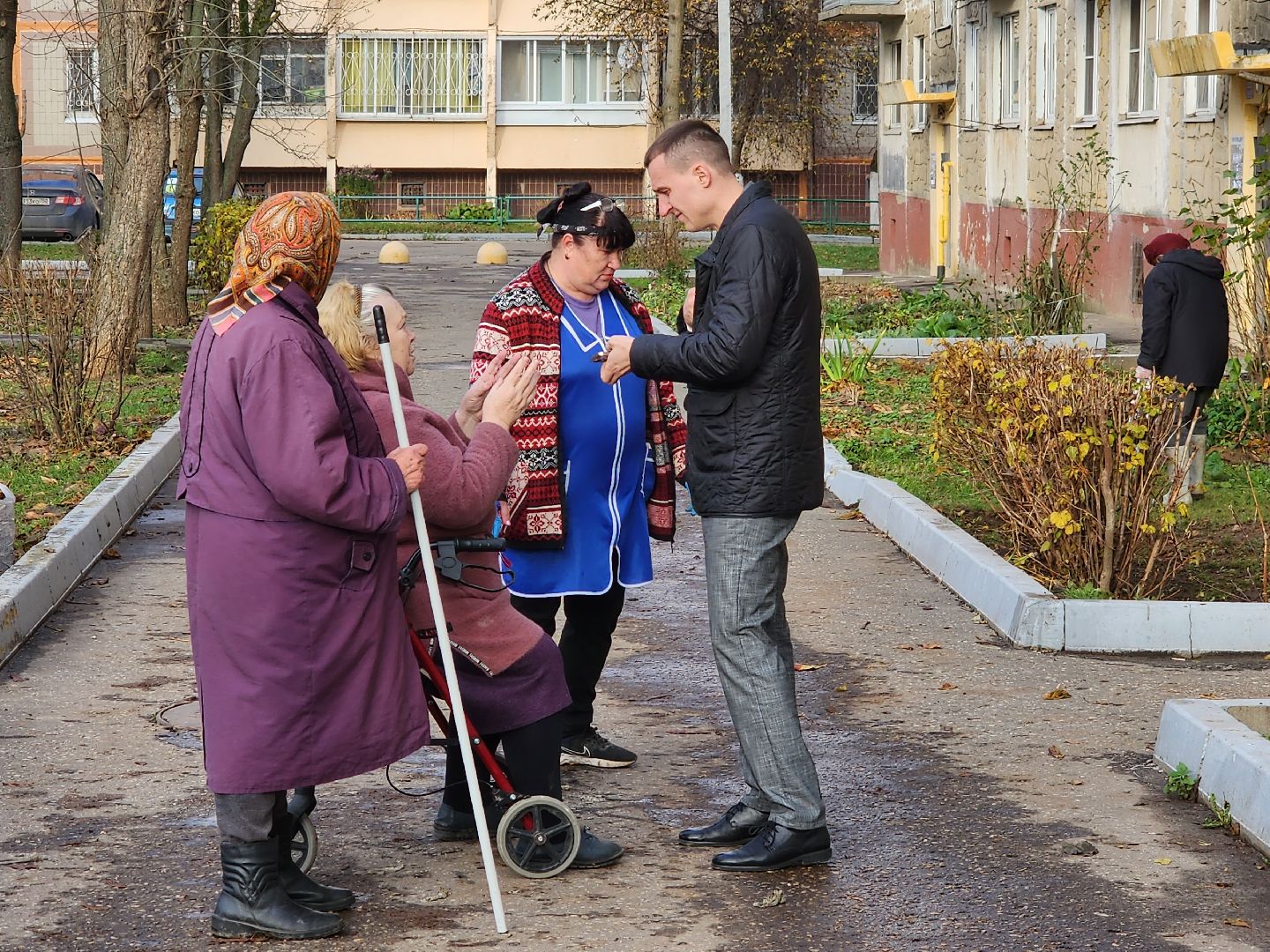 ремонт подъездов, серпухов, улица советская, глобус, рисунок в подъезде, образование,