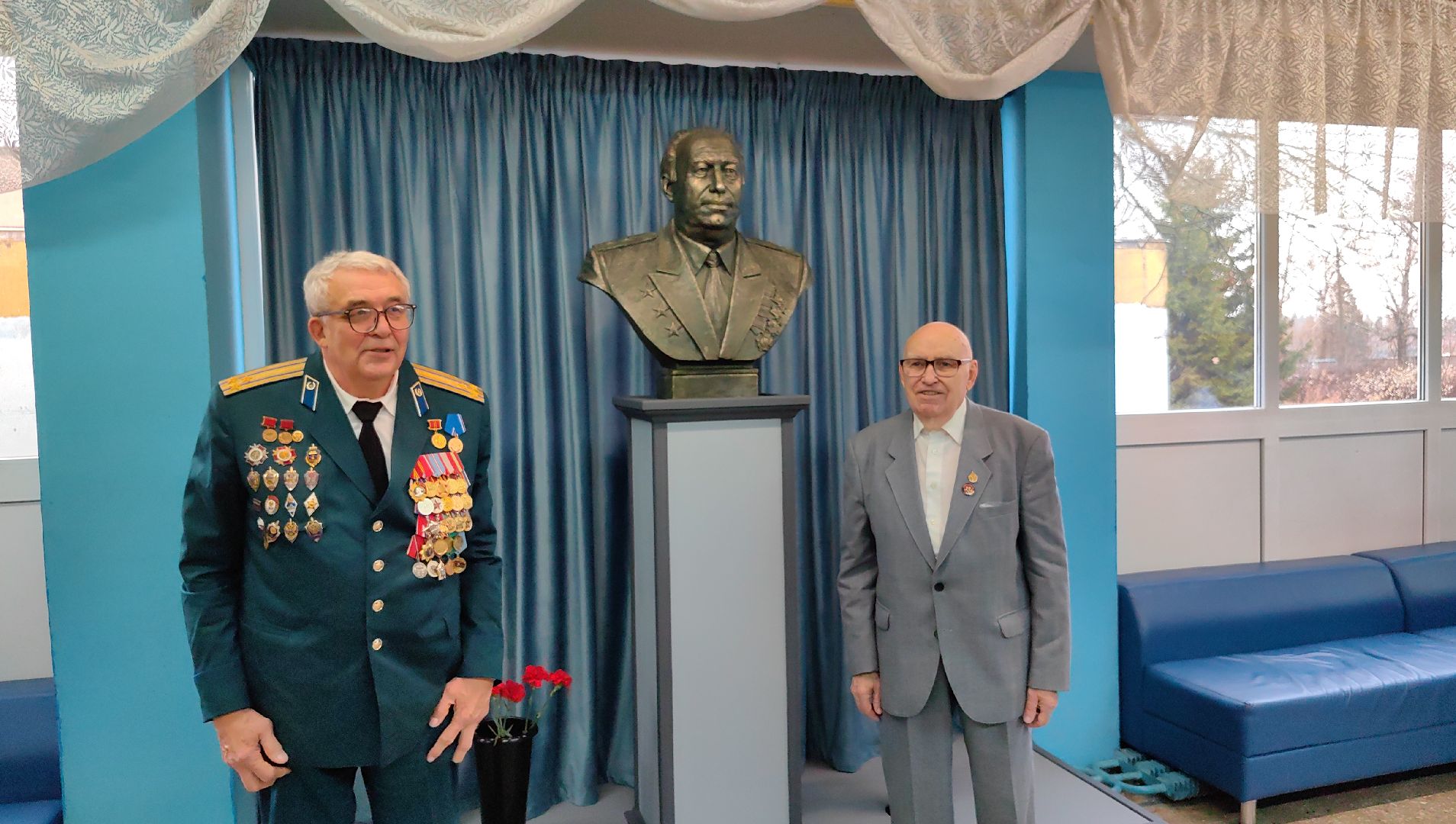 бюст, открытие, школа, отряд Альфа,