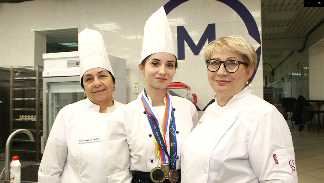 Дмитров, общество