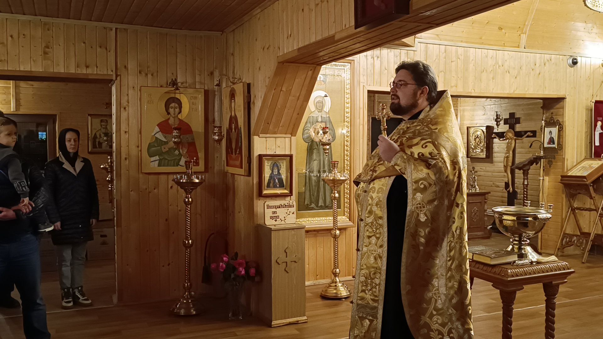 волонтеры, храм, гуманитарная помощь,