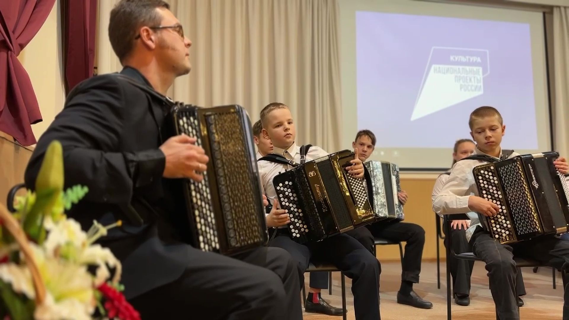 Реутов, музыкальная школа, инструменты, фортепиано, аккордеон, аян, саксофон,