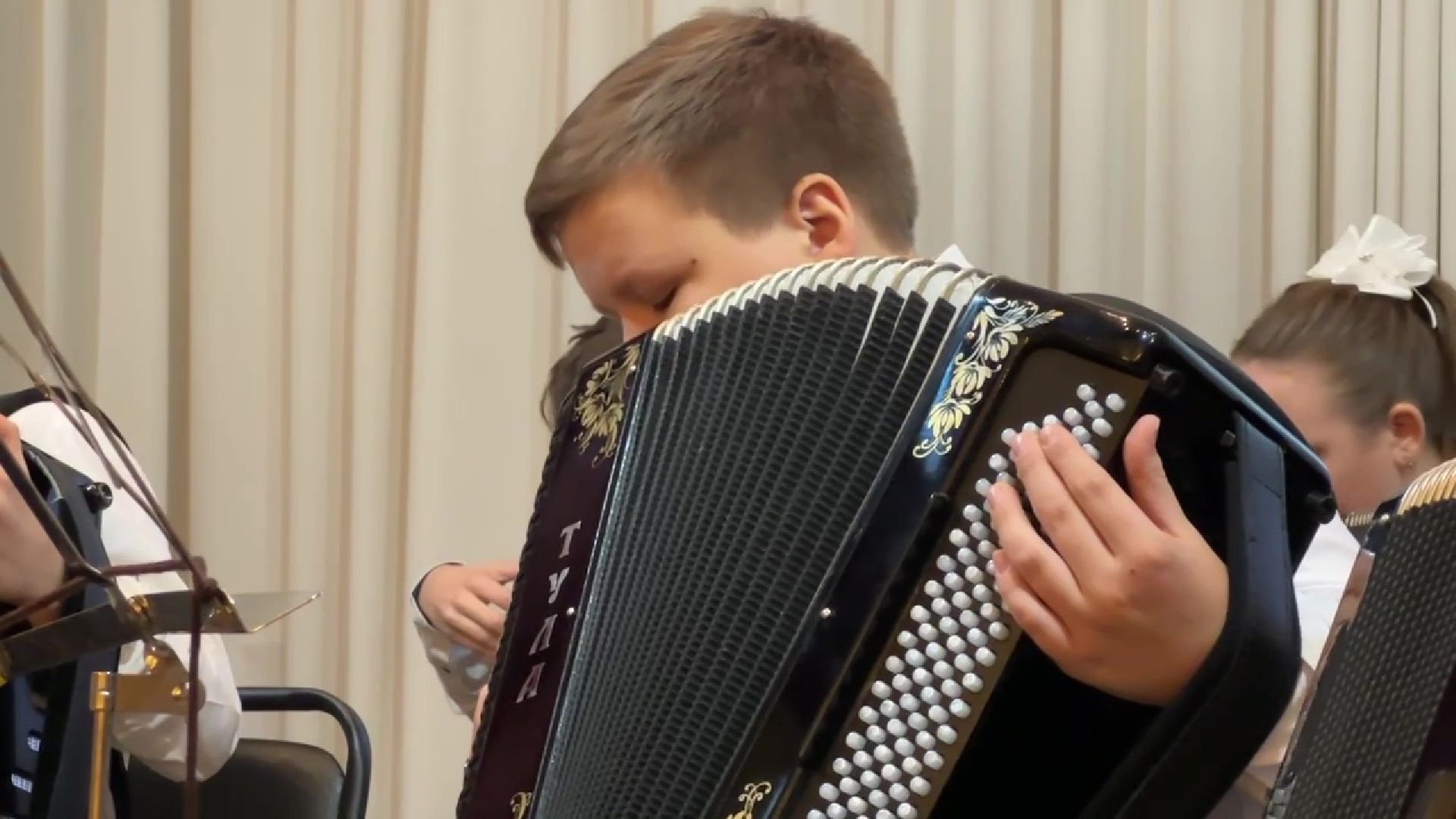 Реутов, музыкальная школа, инструменты, фортепиано, аккордеон, аян, саксофон,