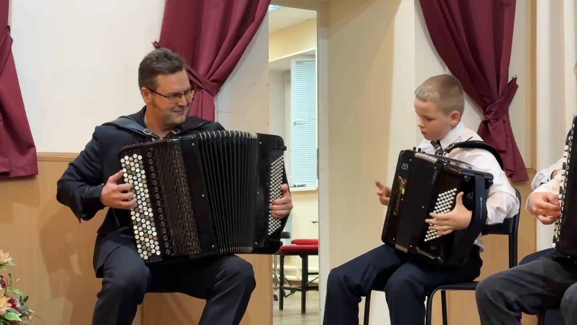 Реутов, музыкальная школа, инструменты, фортепиано, аккордеон, аян, саксофон,