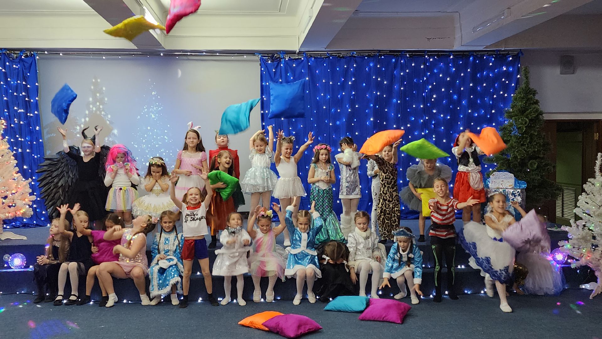 Егорьевск, ДК, Конина, Студия, Волшебница, танцы, песни, стихи, дети, Дед Мороз, Дедушка Мороз,