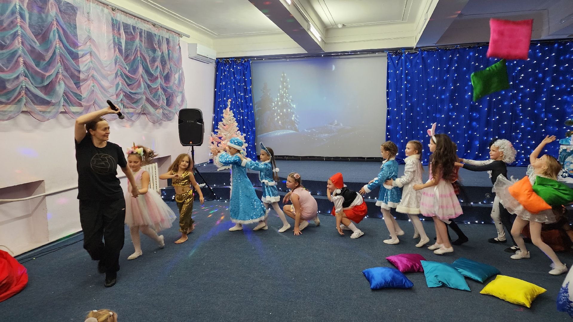Егорьевск, ДК, Конина, Студия, Волшебница, танцы, песни, стихи, дети, Дед Мороз, Дедушка Мороз,