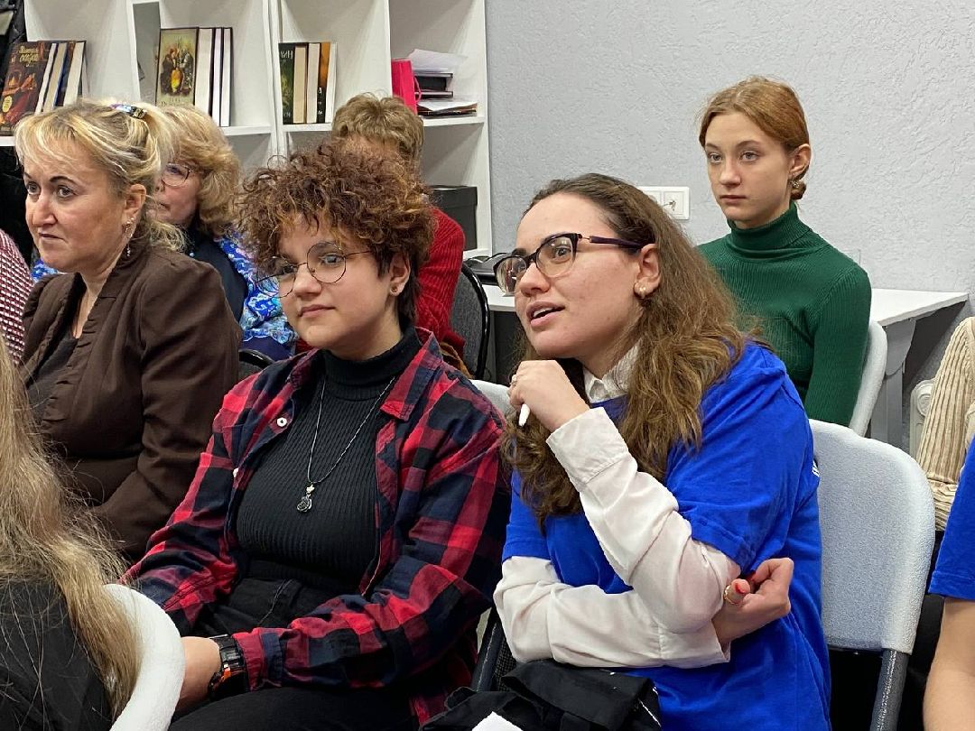 Павловский Посад, общество