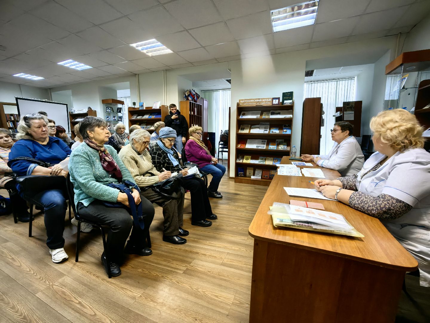 школа здоровья, лекция, болезни слуха, слуховые аппараты, библиотека, протезирование,