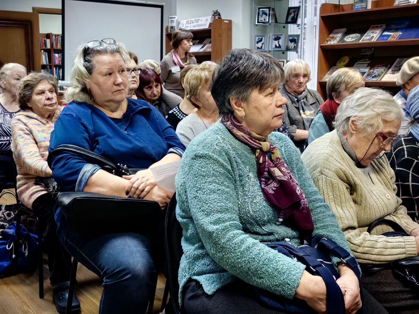 школа здоровья, лекция, болезни слуха, слуховые аппараты, библиотека, протезирование,