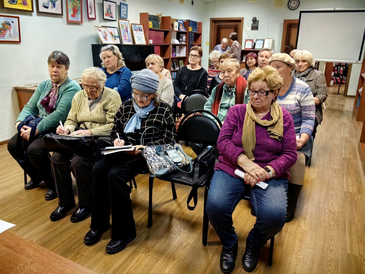 школа здоровья, лекция, болезни слуха, слуховые аппараты, библиотека, протезирование,
