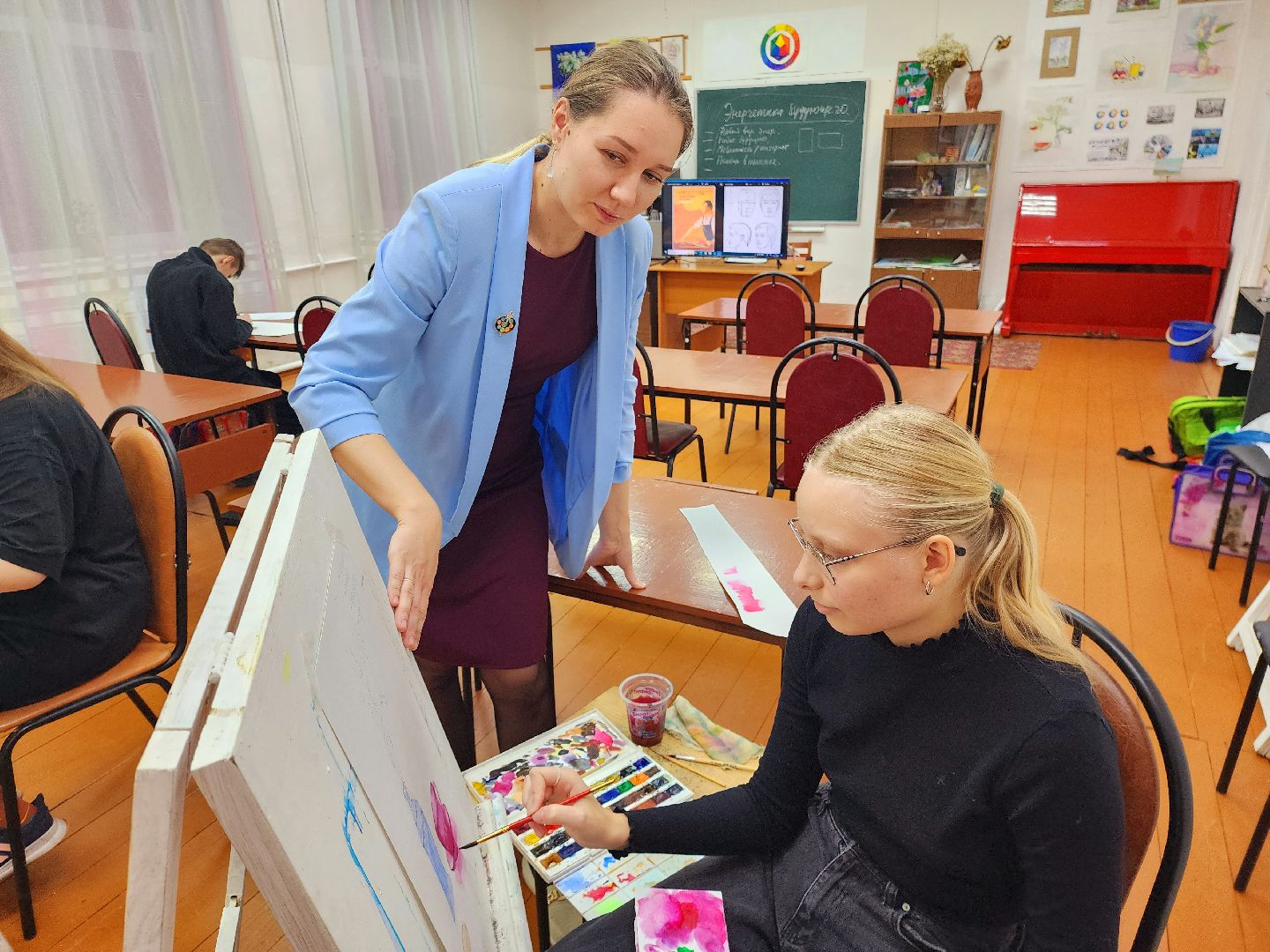 шатура, дмитровский погост, школа искусств, выставка картин, день мамы, городской округ культура, картины,