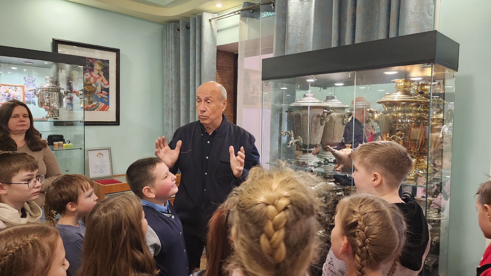 Подмосковье, Городской округ Пушкинский, Ивантеевка, Музей Самоваров, музей, история, старинные вещи,