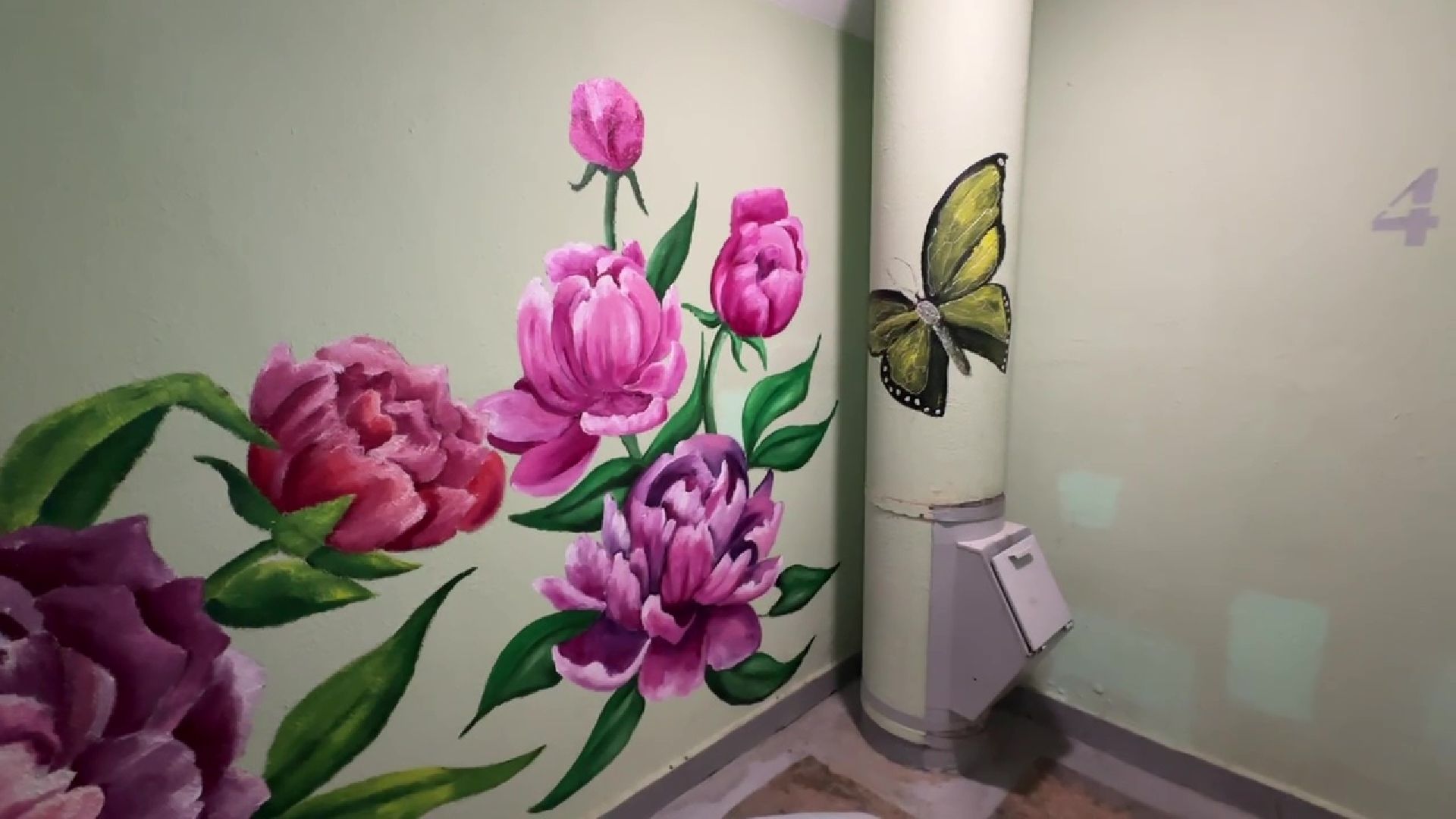 Реутов, подъезд, стены, рисунки, звери, цветы,