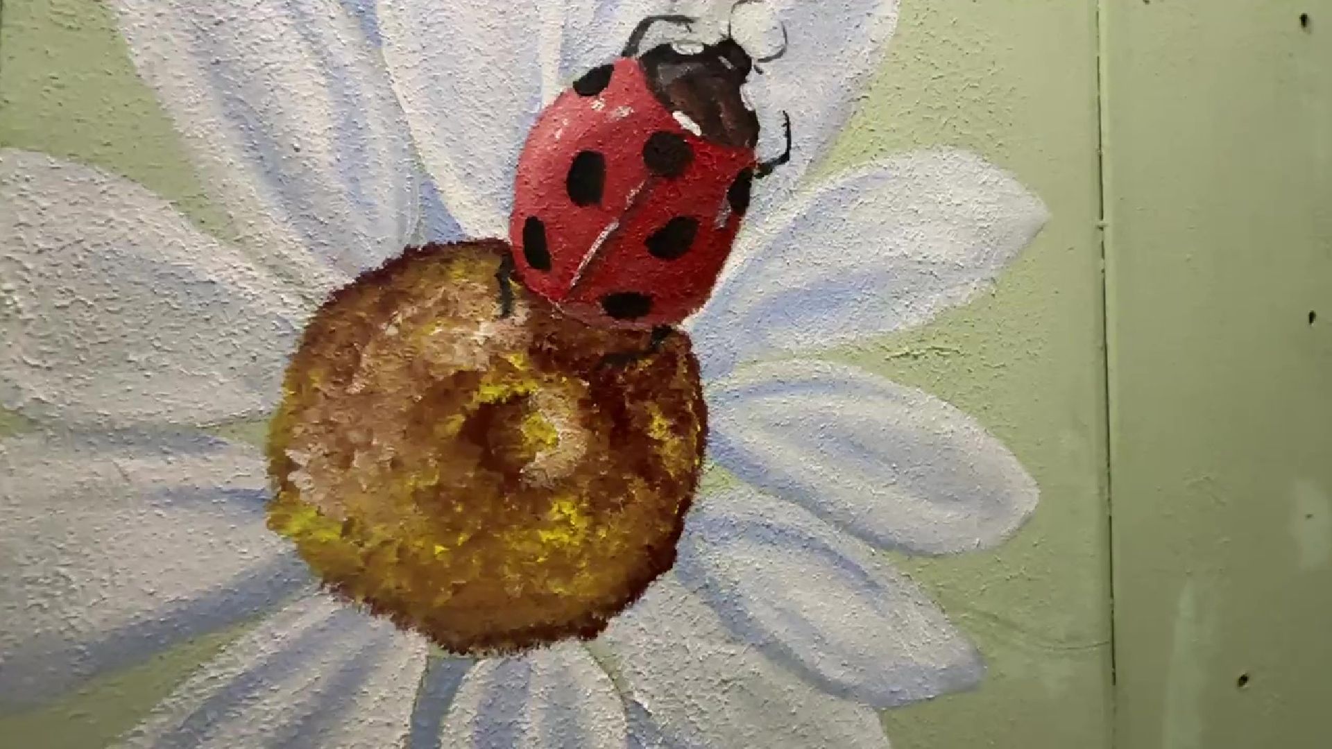 Реутов, подъезд, стены, рисунки, звери, цветы,