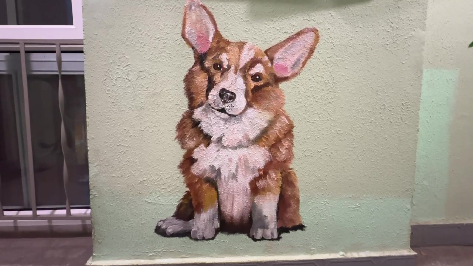 Реутов, подъезд, стены, рисунки, звери, цветы,