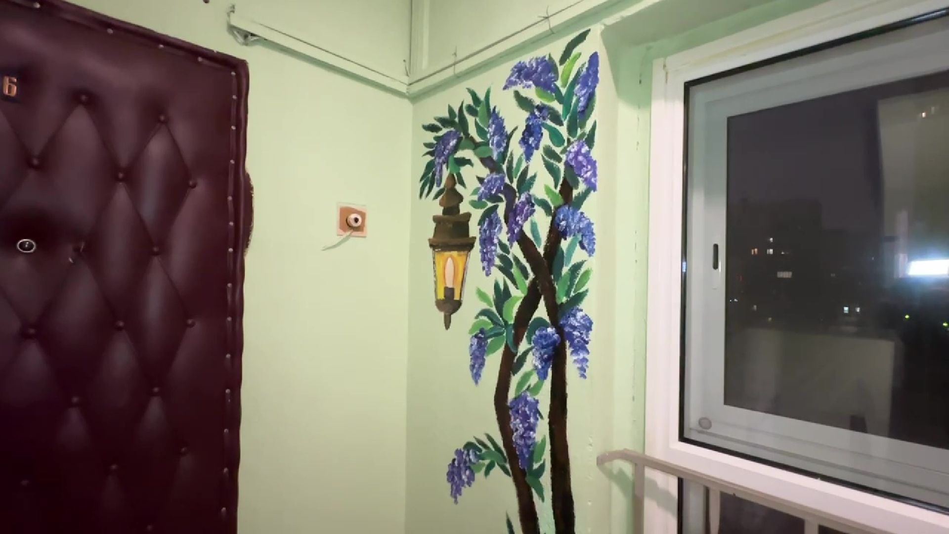 Реутов, подъезд, стены, рисунки, звери, цветы,