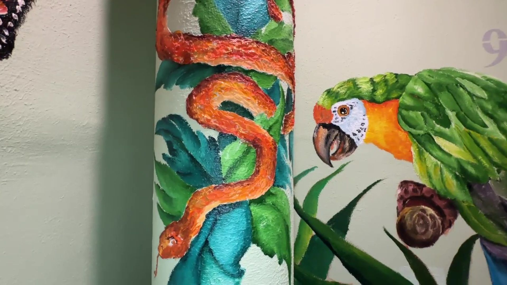 Реутов, подъезд, стены, рисунки, звери, цветы,