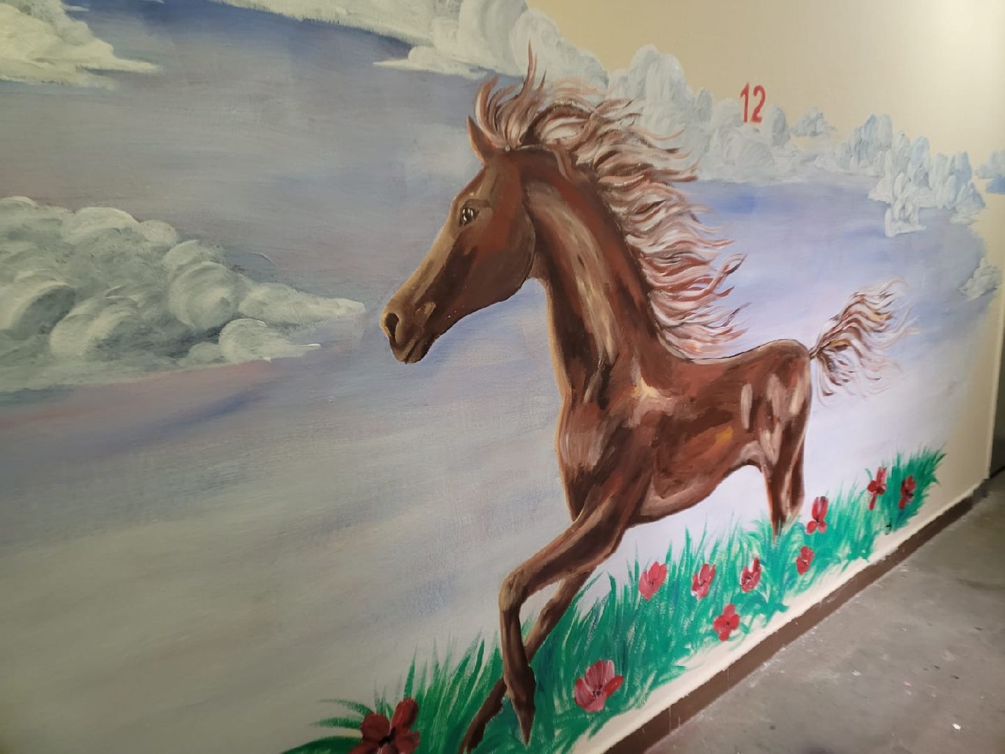 Реутов, подъезд, стены, рисунки, звери, цветы,