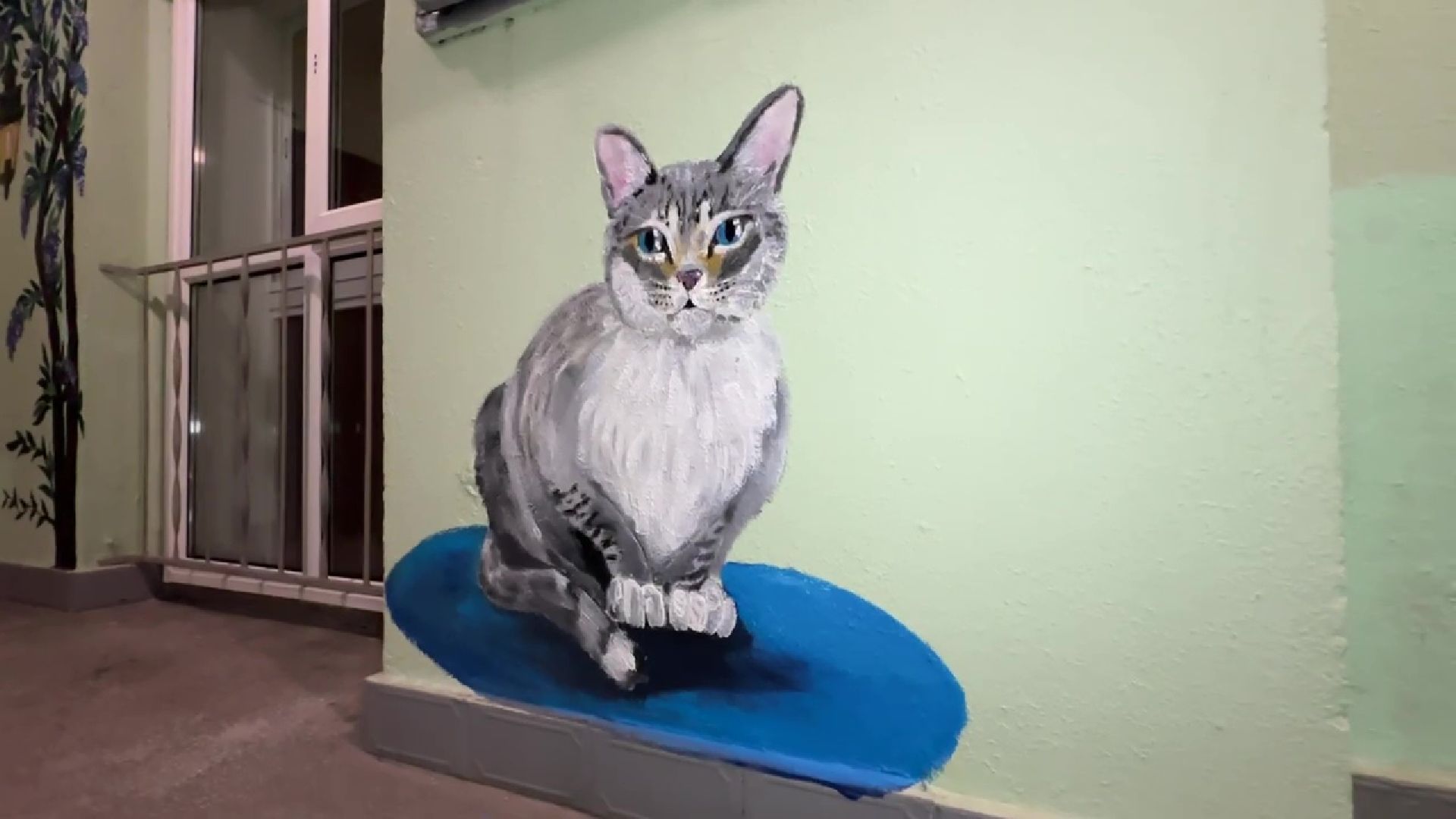 Реутов, подъезд, стены, рисунки, звери, цветы,