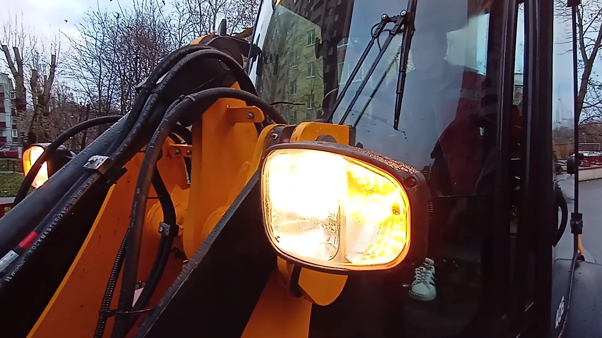 Реутов, ЖКХ, вакансии, электрогазосварщик, консьерж, тракторист, плотник, есть работа,