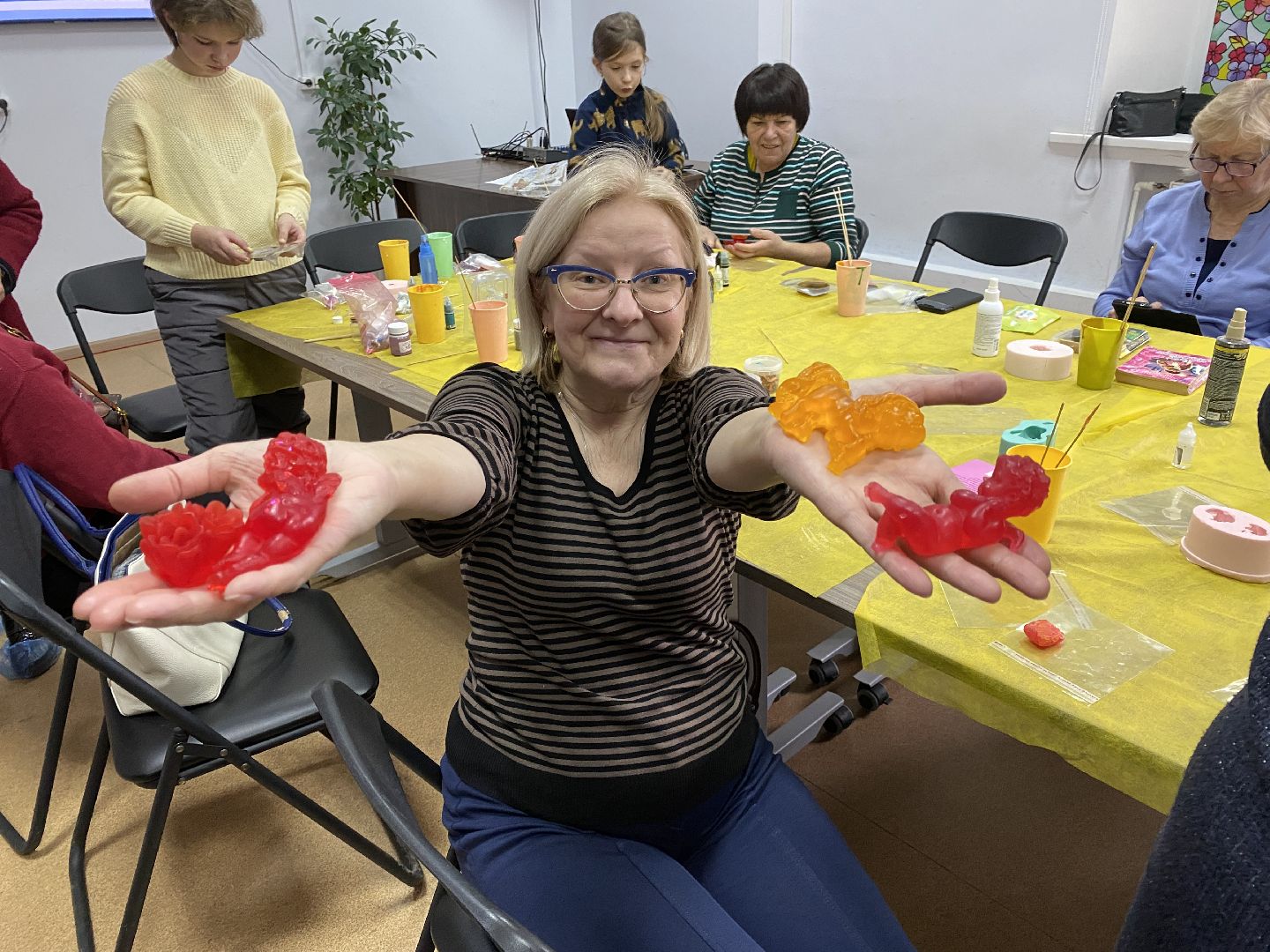 волоколамск, библиотека, активное долголетие, активноедолголетие, пенсионеры, мыловарение, творческий коллектив, творчество,