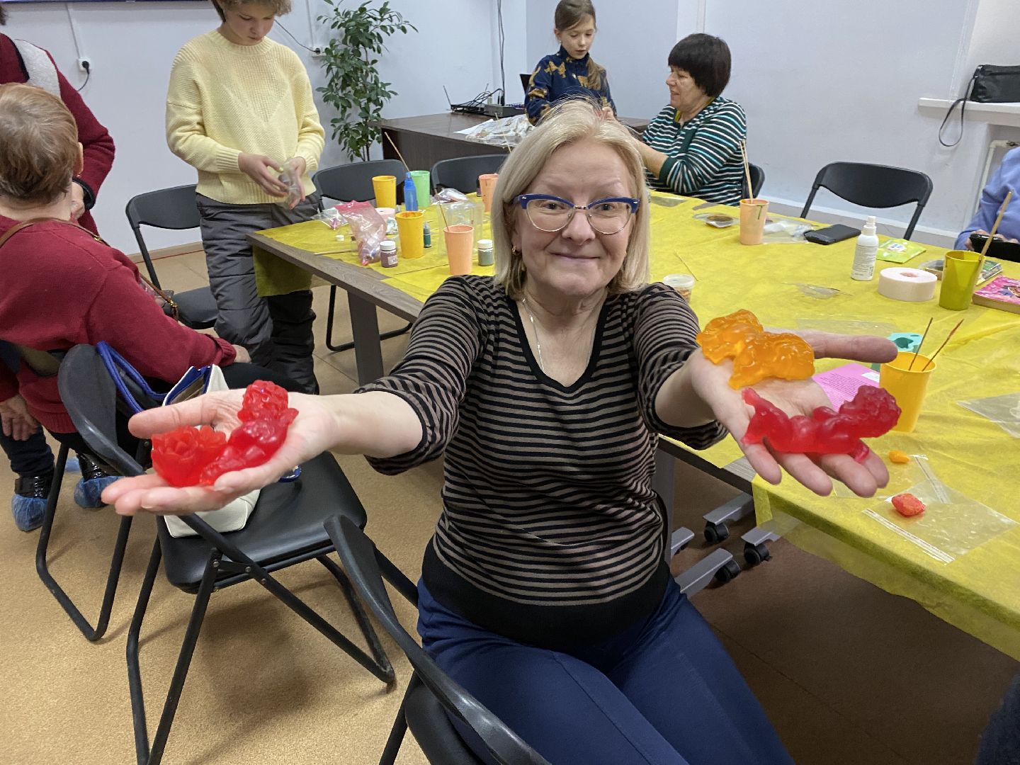 волоколамск, библиотека, активное долголетие, активноедолголетие, пенсионеры, мыловарение, творческий коллектив, творчество,