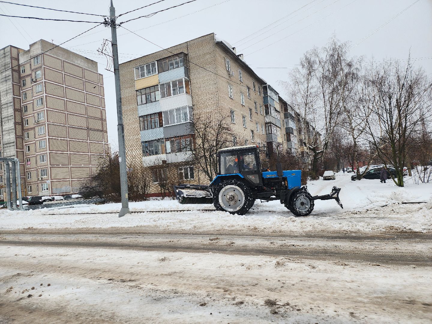 Серпухов, подмосковье, снегопад, черная метель, убирают снег,