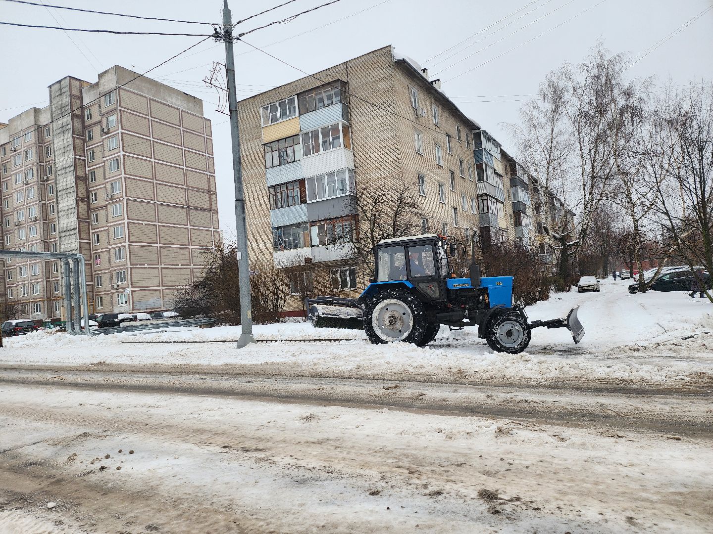 Серпухов, подмосковье, снегопад, черная метель, убирают снег,