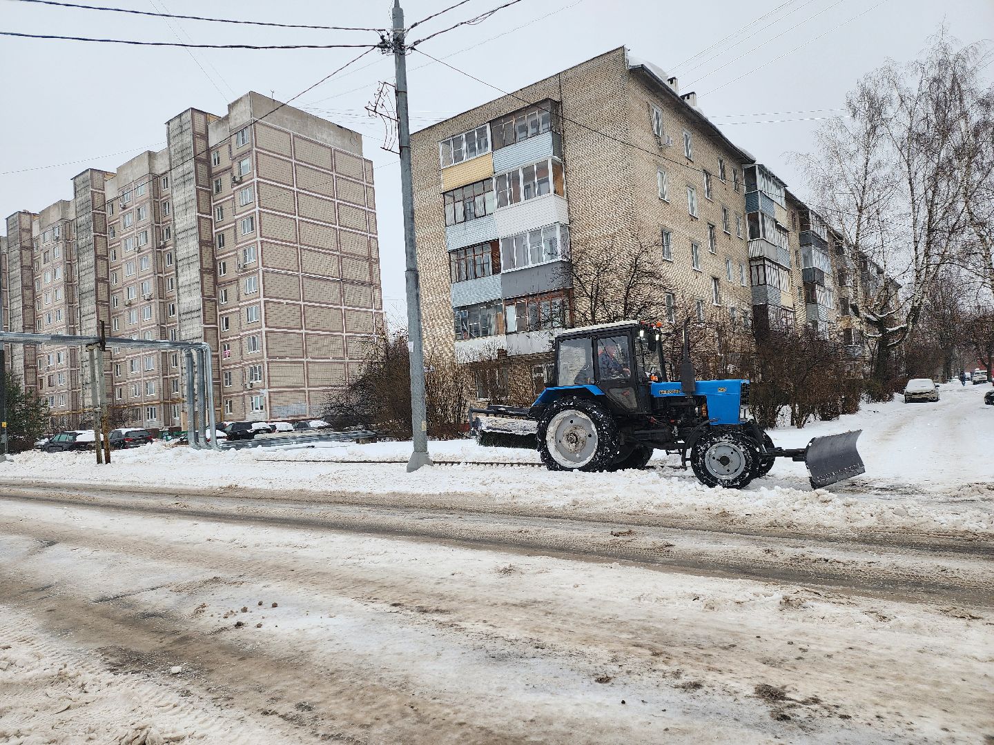 Серпухов, подмосковье, снегопад, черная метель, убирают снег,