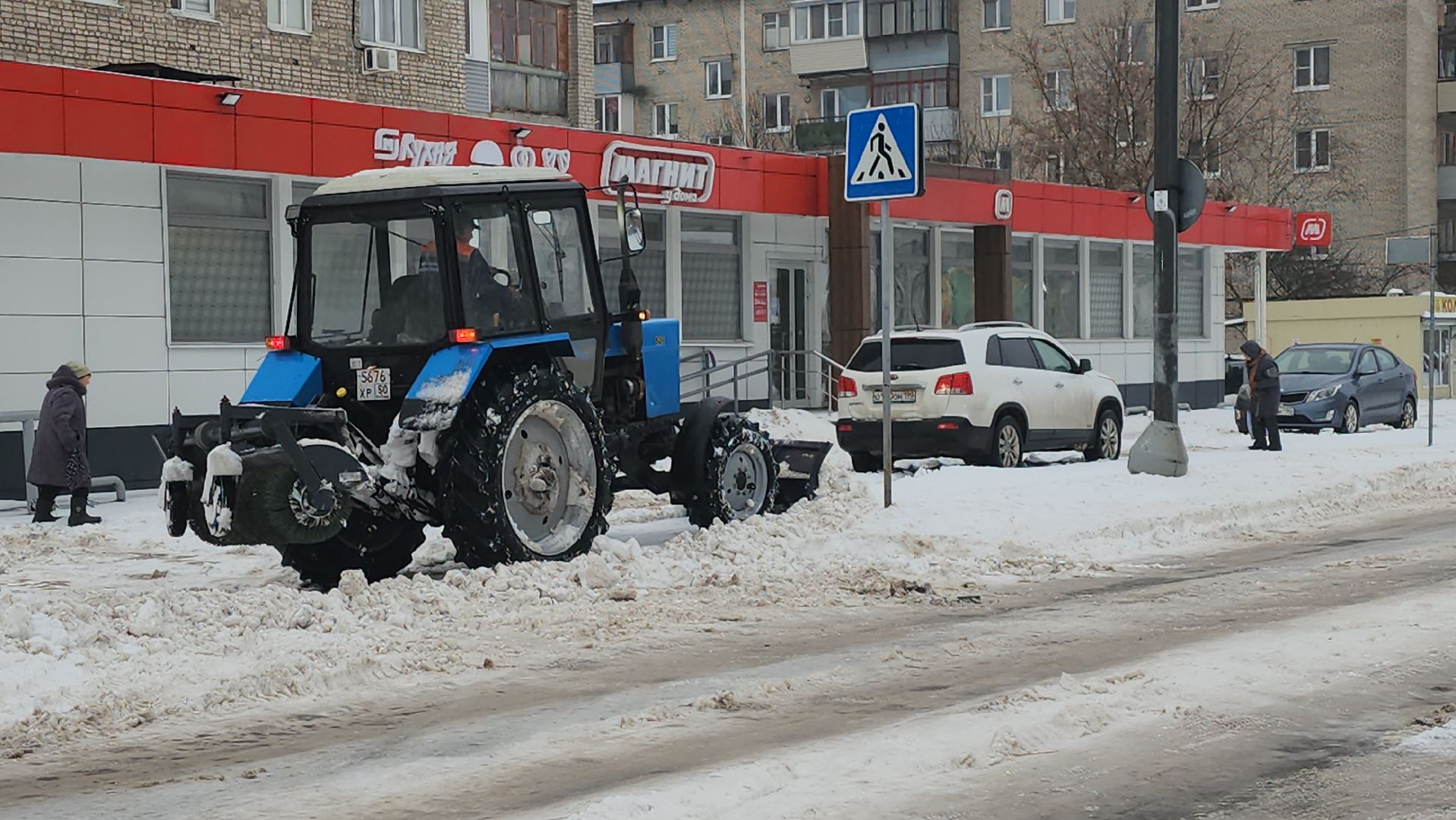 Серпухов, подмосковье, снегопад, черная метель, убирают снег,