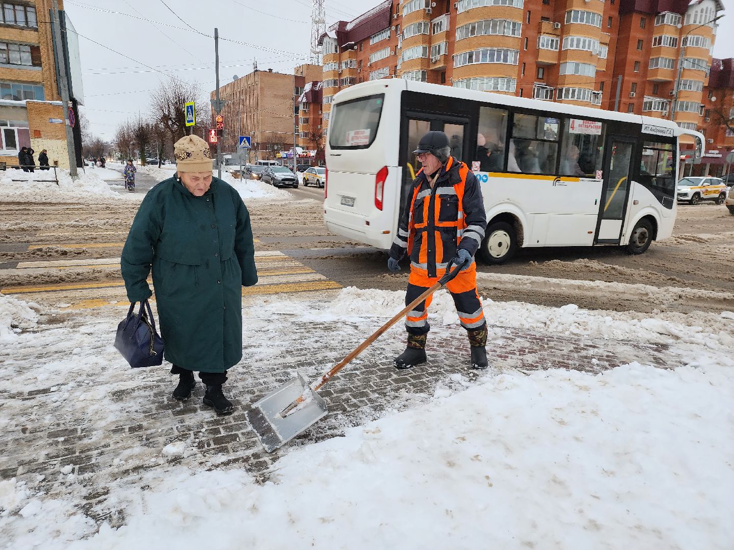 Серпухов, подмосковье, уборка снега, черная метель,