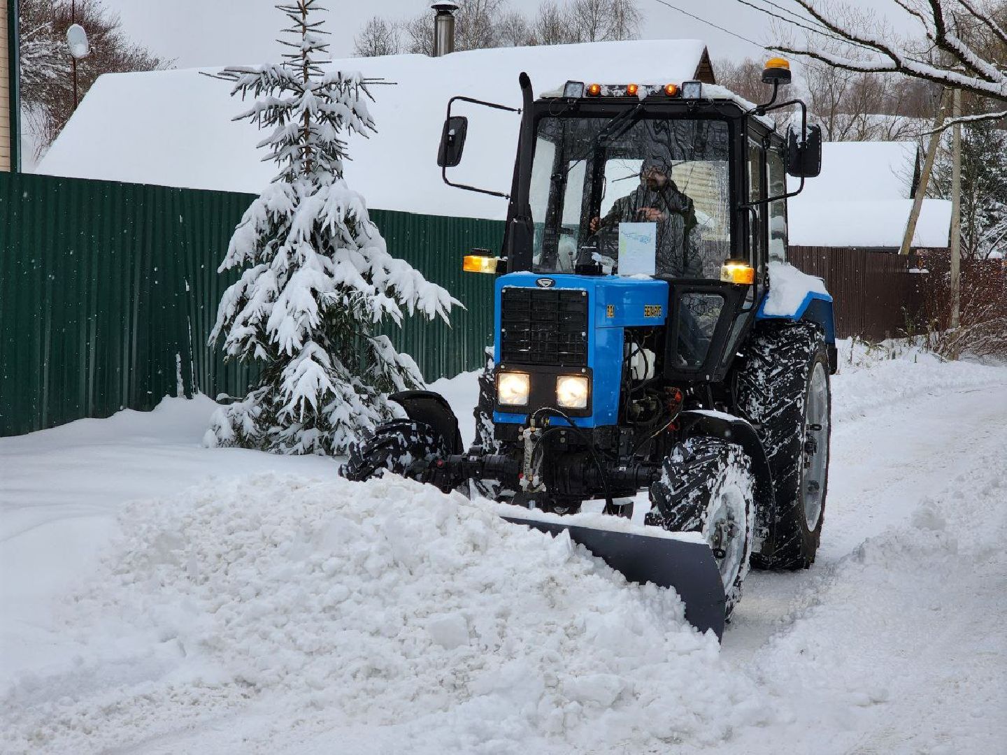 можайск, можайский городской округ, подмосковье, снегопад, последствия стихии, уборка снега, дворники, техника, глава, ЖКХ,