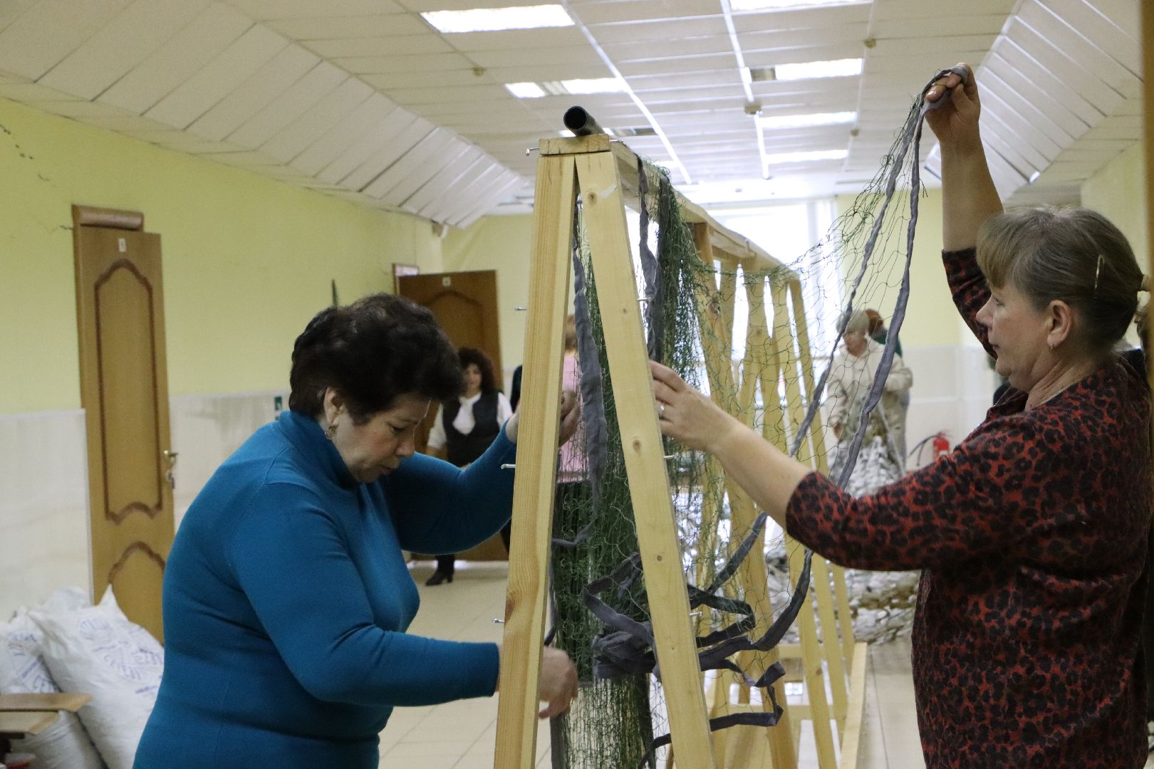 Серебряные Пруды, волонтеры, своих не бросаем, маскировочные сети,